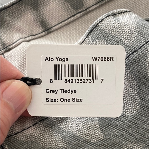 ALO Yoga Gray Patterned Tote Bag - Picture 2 of 4